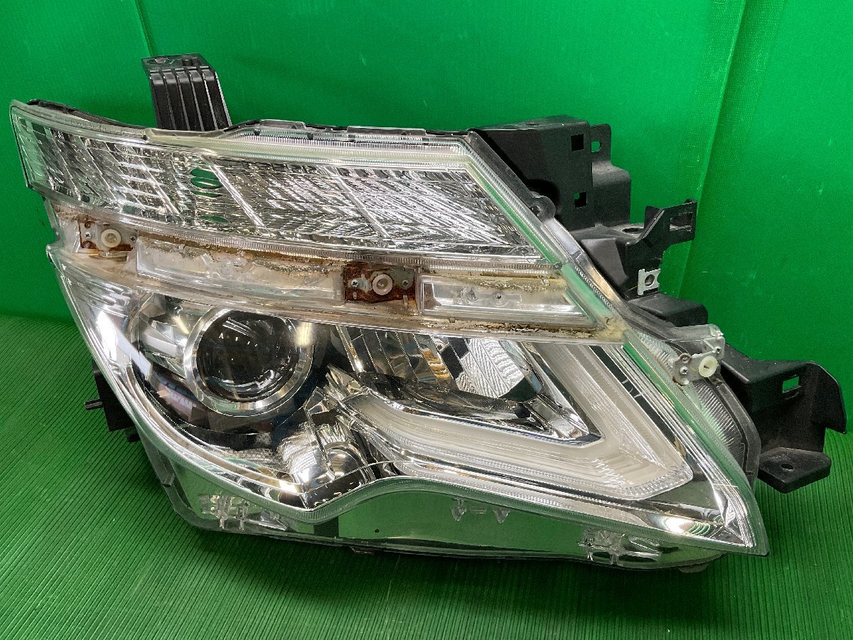 TE52 エルグランド　NISSAN ヘッドライト　右 エルグランド ハイウェイスター TE52 中期 純正 ヘッドライト 右 LED