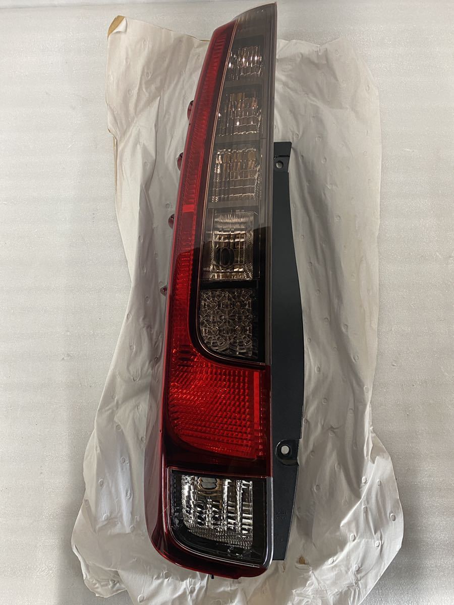 美品　トヨタ　80系　ノア　エスクァイア　前期　純正　LEDヘッドライト　右 SZ221-R7]80系 エスクァイア ノア ZWR80 純正 右 ヘッドライト ヘッド
