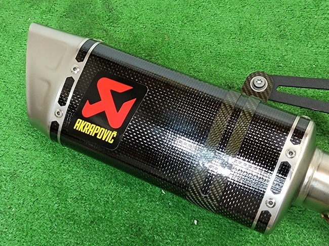 BMW F900R/F900XR 20-21 AKRAPOVIC(アクラポビッチ) スリップオン