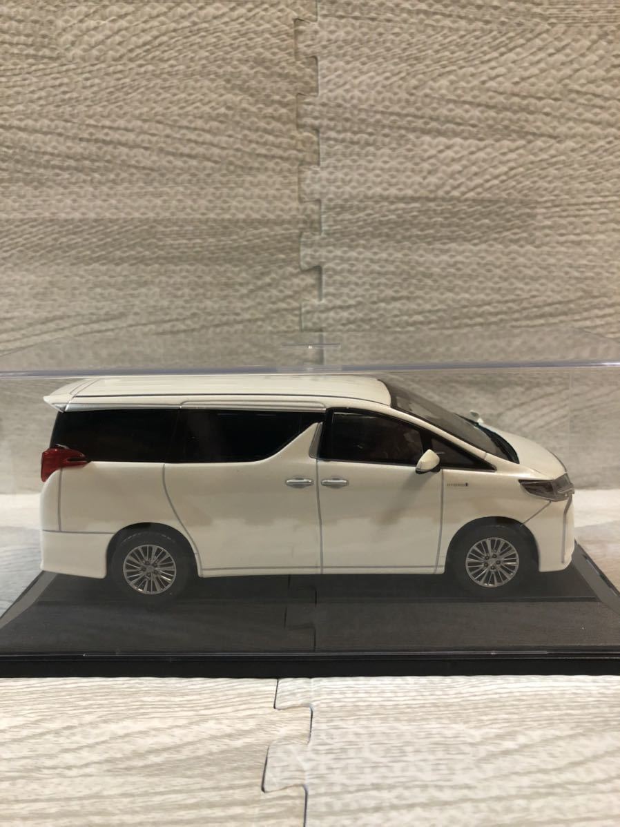 1/30 トヨタ 新型アルファード ハイブリッド 後期 カラーサンプル