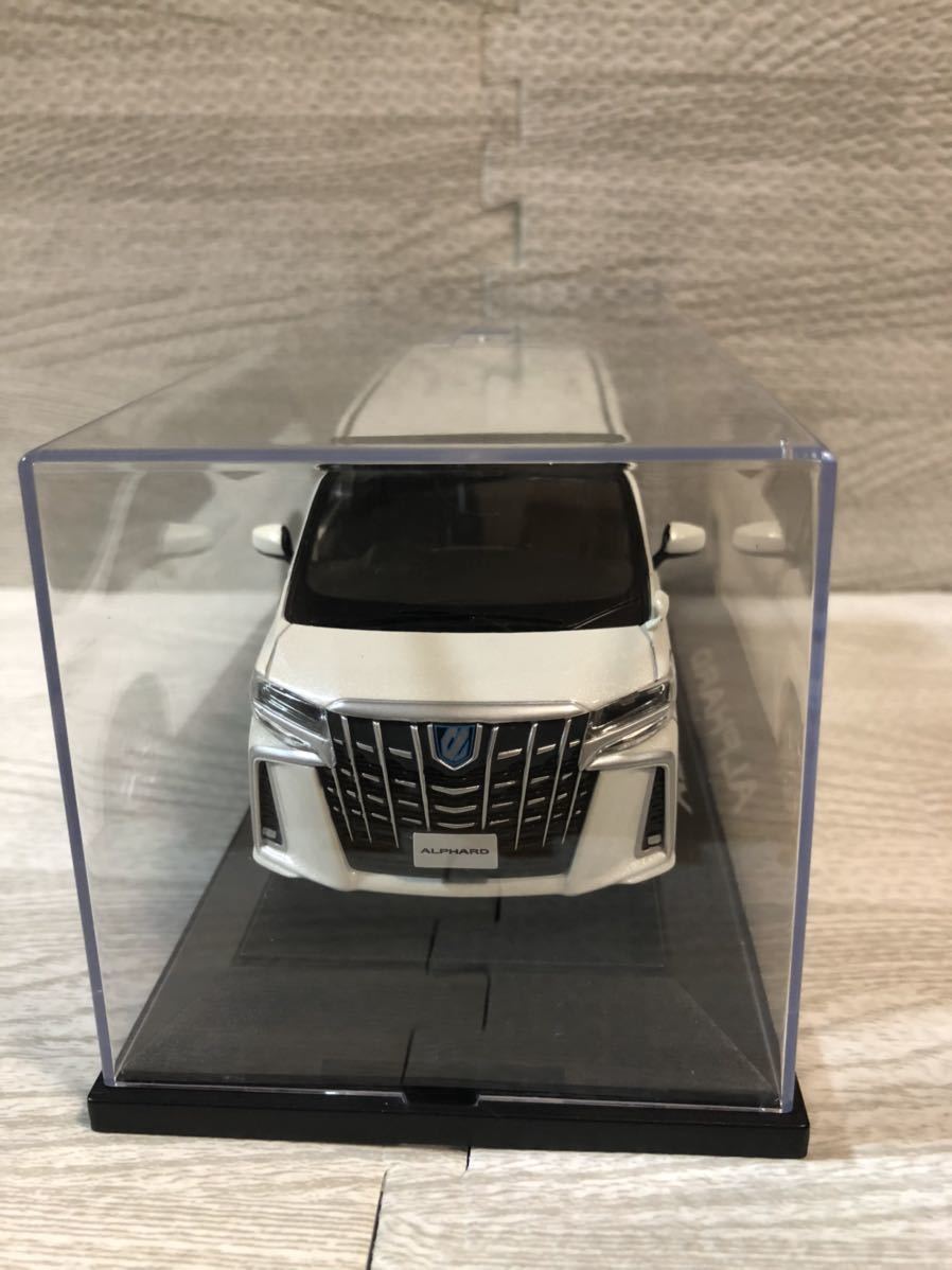 1/30 トヨタ 新型アルファード ハイブリッド 後期 カラーサンプル