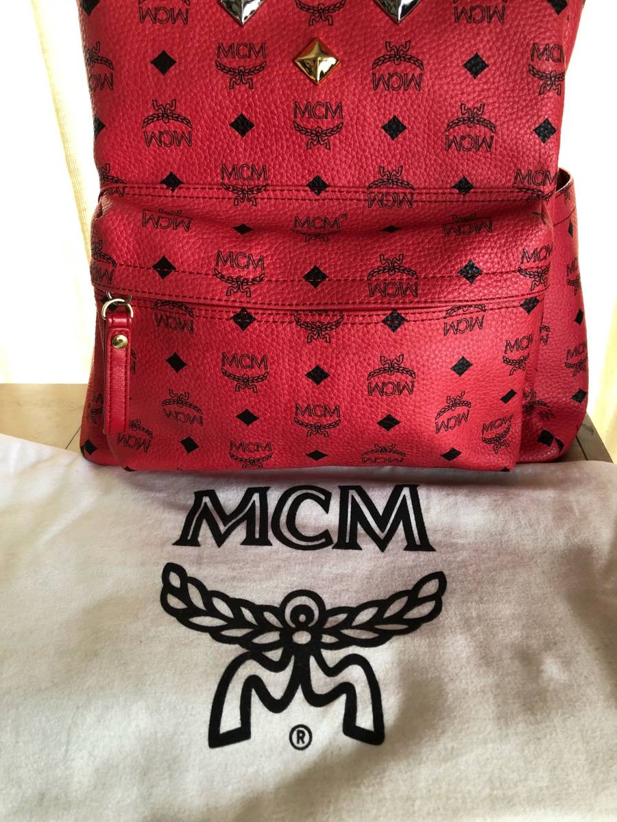MCM（エムシーエム）レッド系 リュック バック スタッズ モノグラム柄 