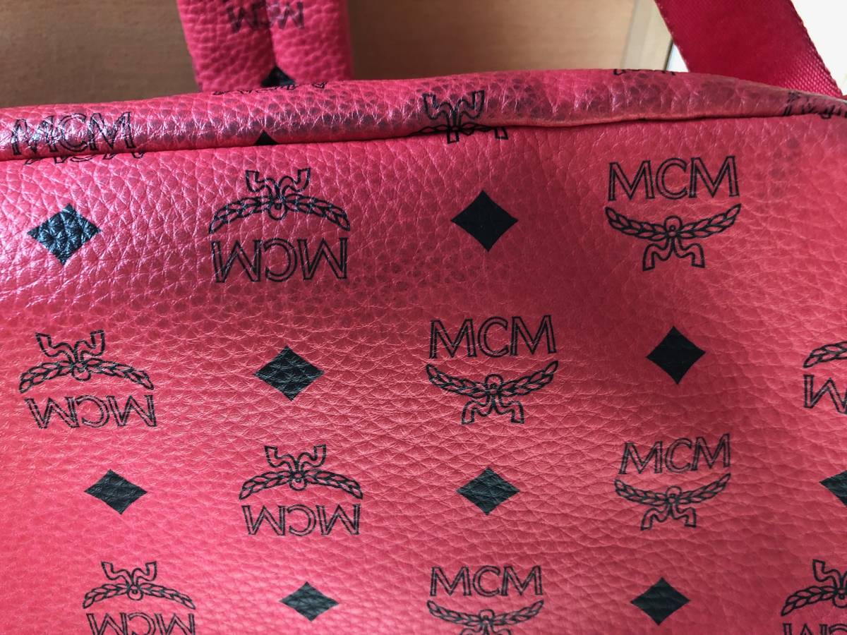 MCM（エムシーエム）レッド系 リュック バック スタッズ モノグラム柄 