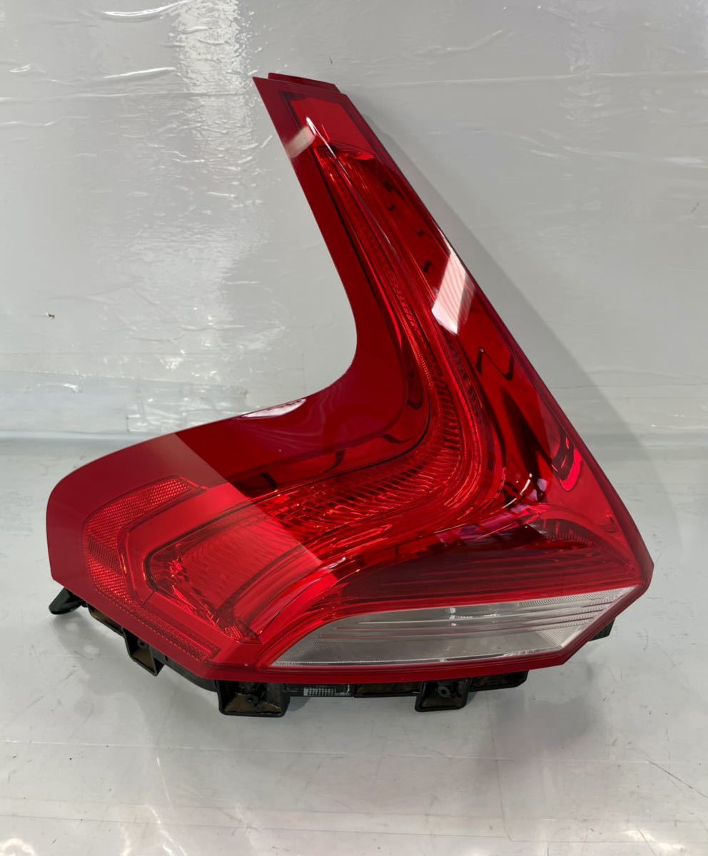 VOLVO ボルボ V40 T4 左 テールランプ テールライト 31395844 MB4164T