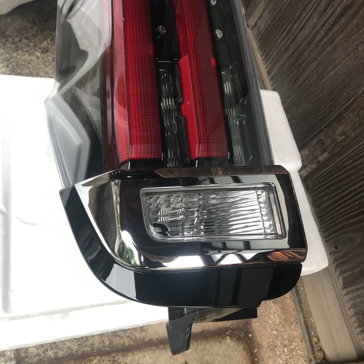 トヨタ エスクァイア 左側 左 テールライト テールランプ 後期 品番