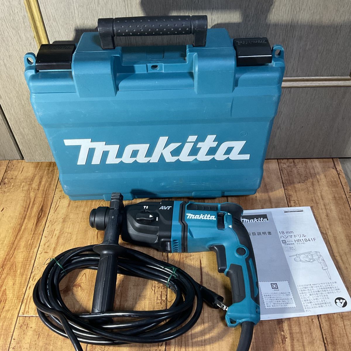 マキタ makita ハンマドリル HR1841F AVT 低振動機構搭載！オマケ付き！中古良品！【送料無料♪】 HR1841F ハンマドリル マキタ 品番18mmHR1841F 本体 18mmハンマドリル(低振動機構AVT搭載)