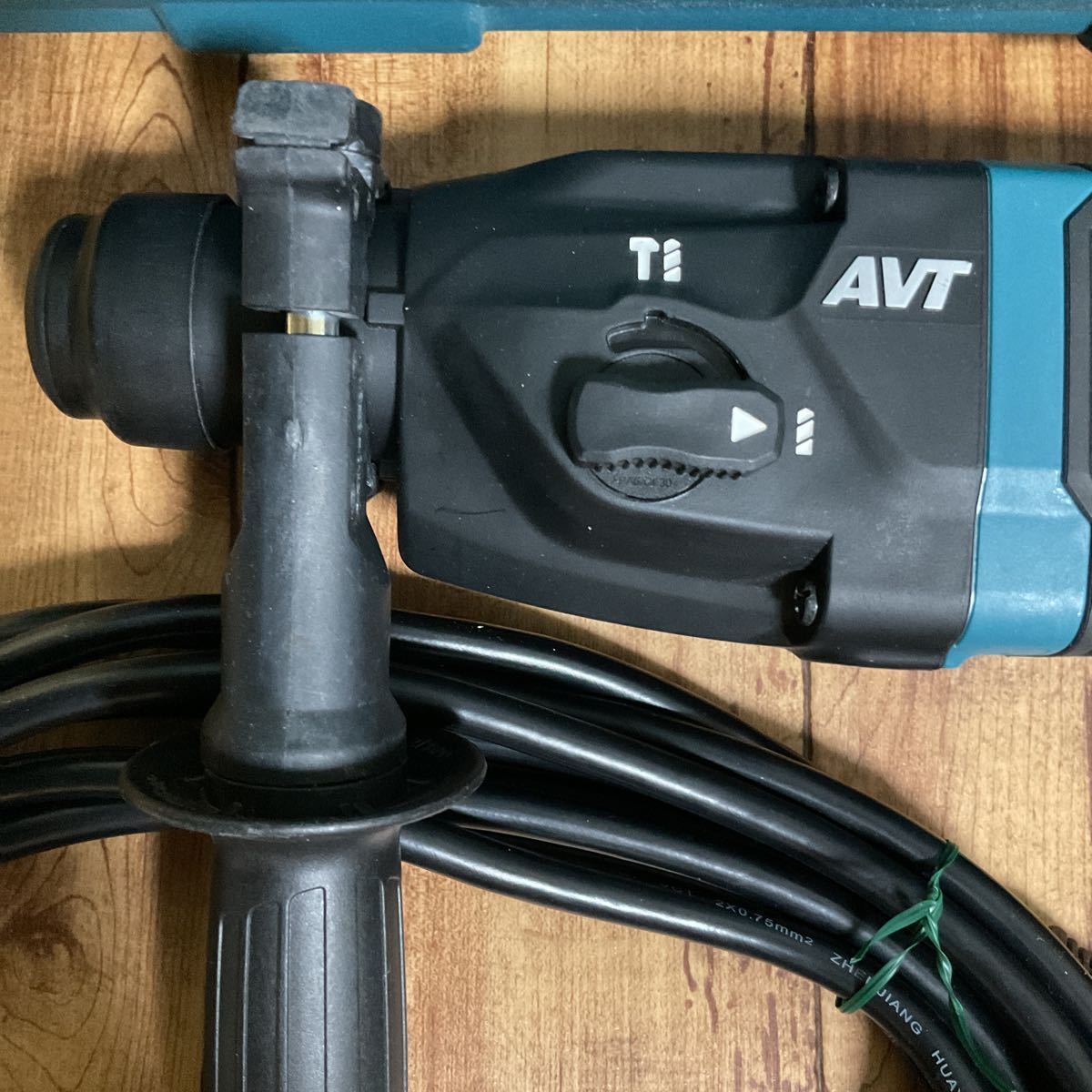 マキタ makita ハンマドリル HR1841F AVT 低振動機構搭載！オマケ付き！中古良品！【送料無料♪】 HR1841F ハンマドリル マキタ 品番18mmHR1841F 本体 18mmハンマドリル(低振動機構AVT搭載)