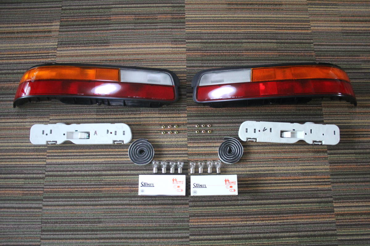 S13 シルビア 日産 純正 シルビア 13 テール 新品プチルゴム 美品 良品 5代目 S13型 Q's K's スペック 180SX S14 S15 旧車 昭和 ドリフト