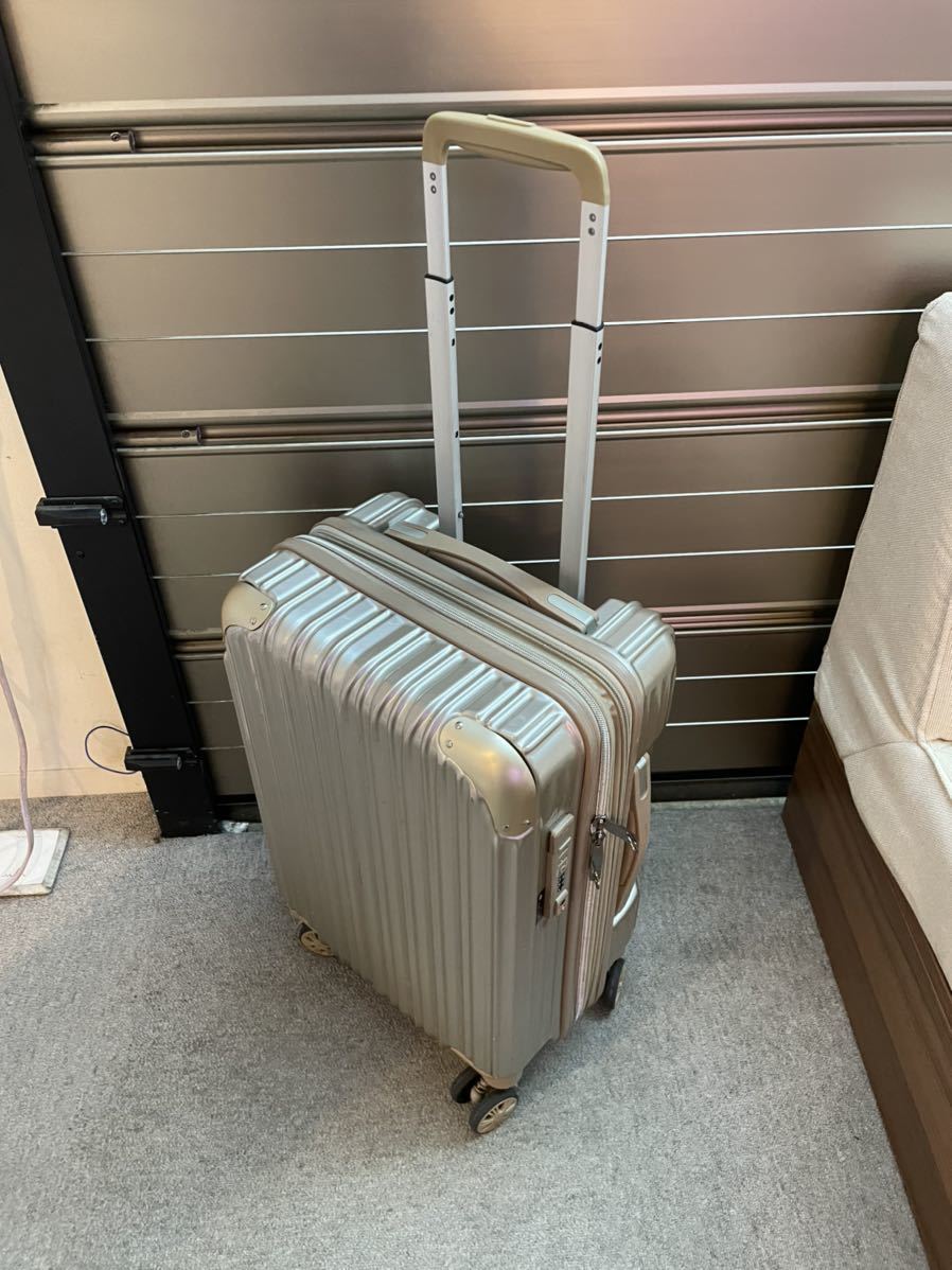 新品⁄未使用メルセデスベンツ オリジナルアルミスーツケース 65L