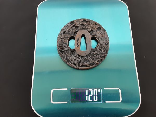 R/ 時代物 一貫斎 刀装具 刀剣 鍔 つば 唐獅子牡丹図 彫刻 / NY-0616