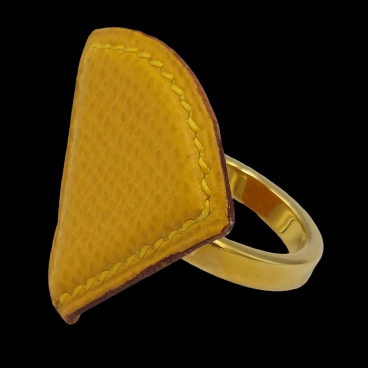 HERMES エルメス スカーフリング トライアングル イエロー×ゴールド 