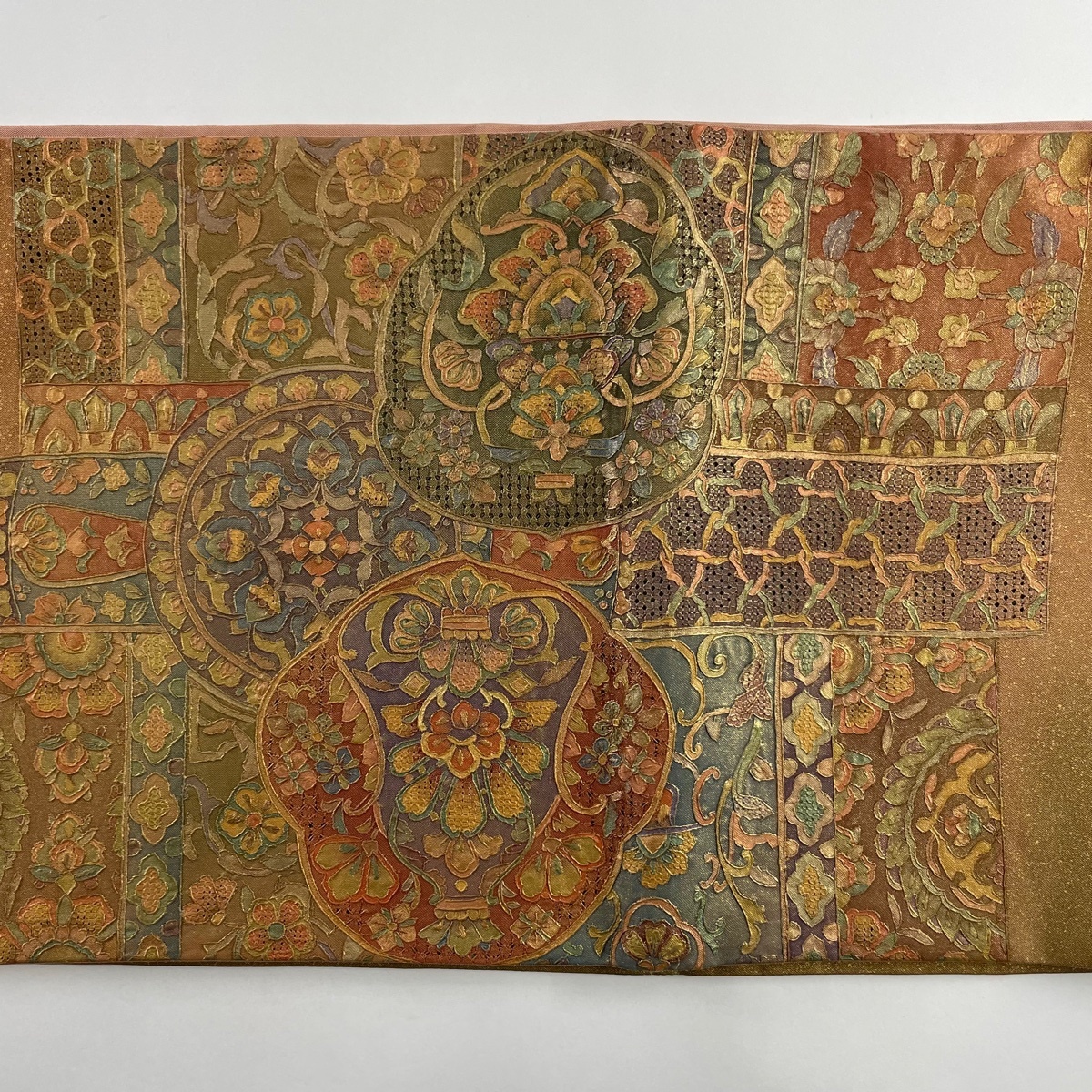 袋帯 美品 名品 華文 華唐草 汕頭刺繍 金彩 赤茶 お太鼓柄 正絹 【中古】 ☆☆☆☆ 美品 袋帯 秀品 相良刺繍 蘇州刺繍 花丸文