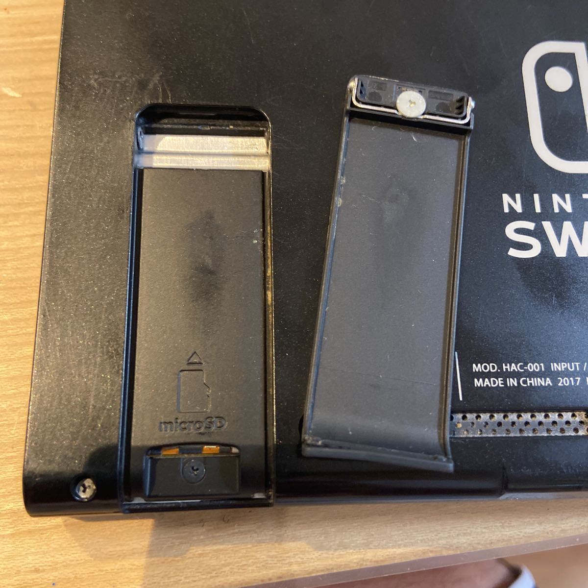 中古品　Nintendo Switch ニンテンドースイッチ　本体付属品ドック＋コード付　〔送料込み〕ジョイコンは赤と黒_10