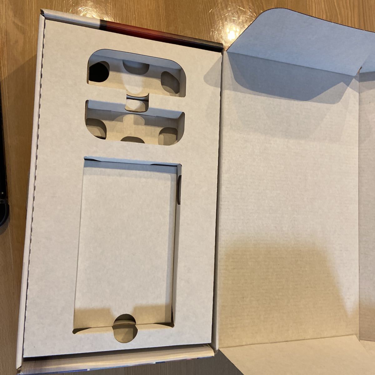 中古品　Nintendo Switch ニンテンドースイッチ　本体付属品ドック＋コード付　〔送料込み〕ジョイコンは赤と黒_6