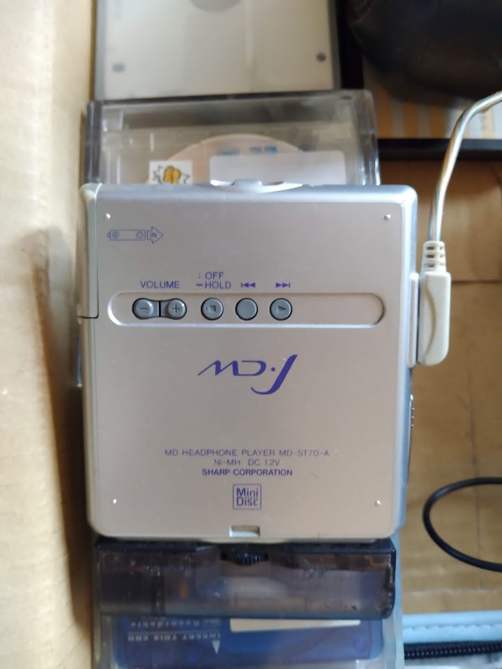 人気オンライン AIWA AM-F7 アイワ ポータブルMDプレーヤー