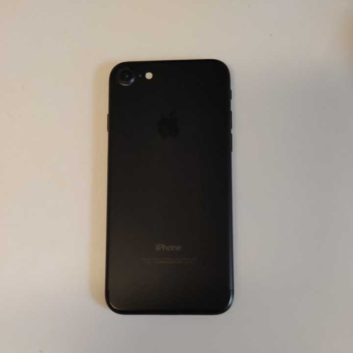 iPhone7 32GBブラック SIMフリー 32GB ブラック iPhone7 ムスビー｜訳