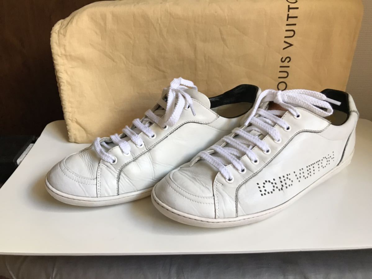 【本物保証，爆買い】 保存袋付き LOUIS VUITTON ルイヴィトン レザースニーカー 7 LV 革靴 ホワイト シューズ 白 モノグラム(男性用)｜売買されたオークション情報、yahooの商品情報をアーカイブ公開 - オークファン 靴