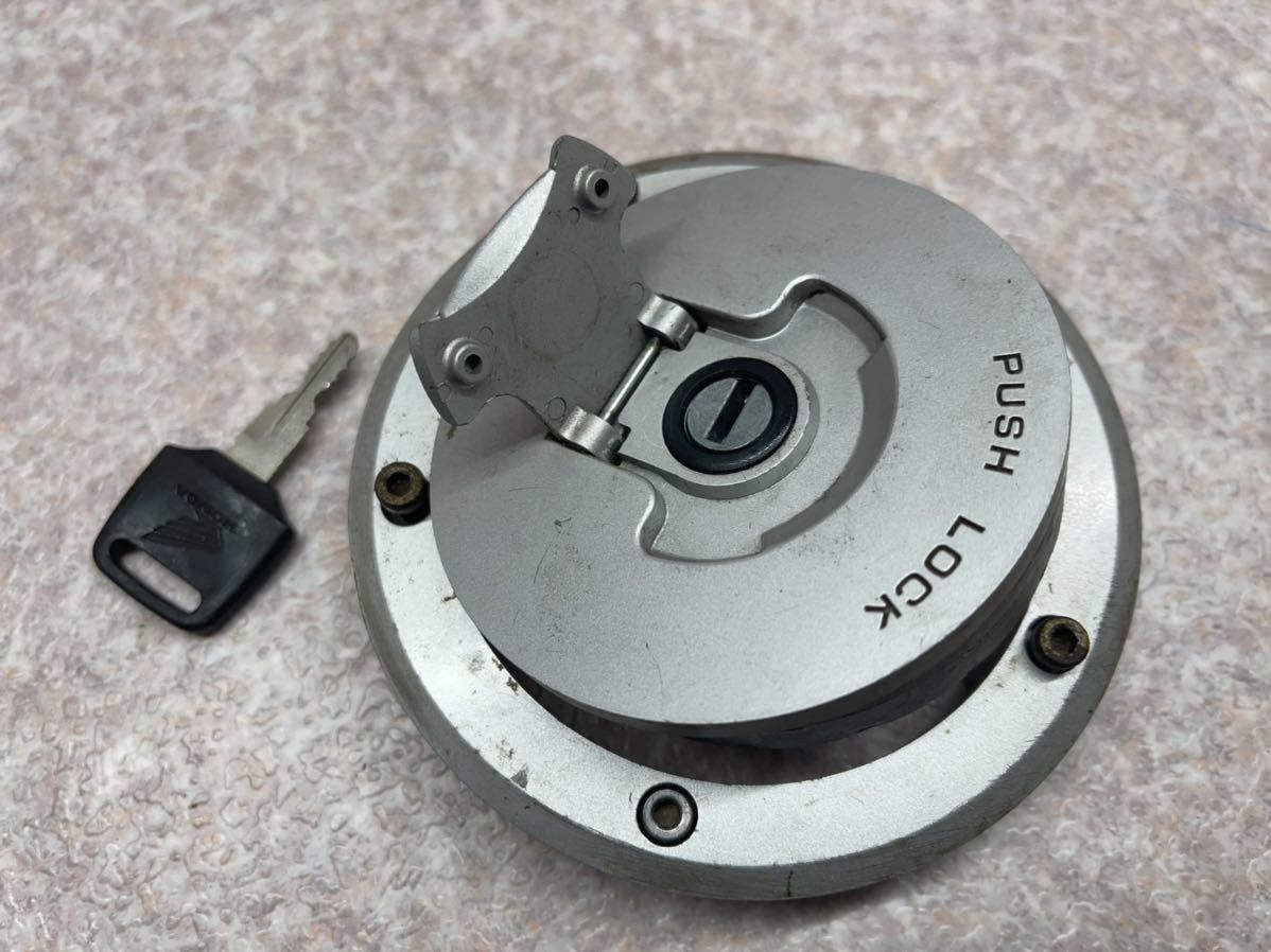ホンダ NSR50後期型で使用 純正 燃料キャップ キャップのみ nsr80 nsrmini nsrミニ HRC ac10 hc06 rs50 nsf100 NSR50 ホンダ - アルミ ブラック ホース