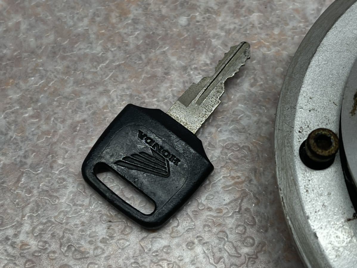ホンダ NSR50後期型で使用 純正 燃料キャップ キャップのみ nsr80 nsrmini nsrミニ HRC ac10 hc06 rs50 nsf100 NSR50 ホンダ - アルミ ブラック ホース