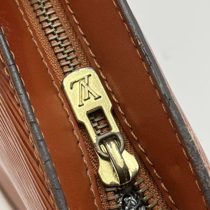 VUITTON LOUIS ルイヴィトン 24057☆1円スタート☆本物☆ヴィトン☆LOUIS 三 二つ折り財布 1円《極美品》LOUIS VUITTON ルイヴィトン エピ サンジャック ハンドバッグ トートバッグ ショルダーバッグ ブラウン 茶色 LV ロゴ 金具