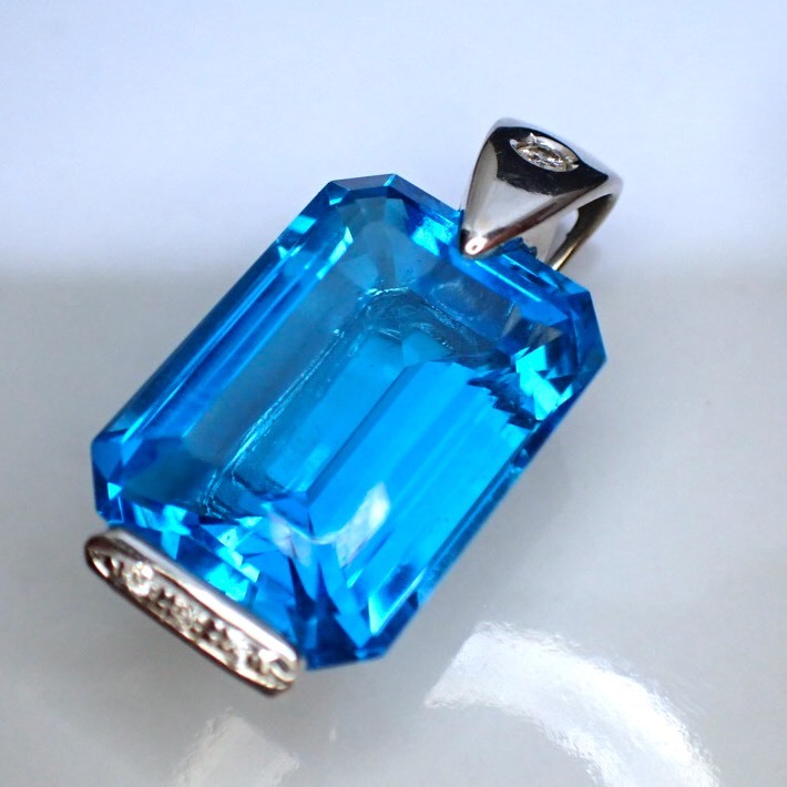 F2643 美しい大粒ブルートパーズ25．78ct 天然上質ダイヤモンド0