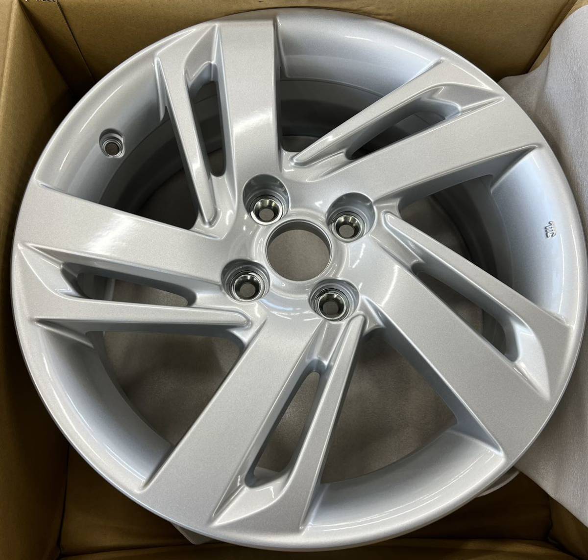 トヨタ純正○新品○アルミホイール○16インチ○ライズ 16インチアルミ