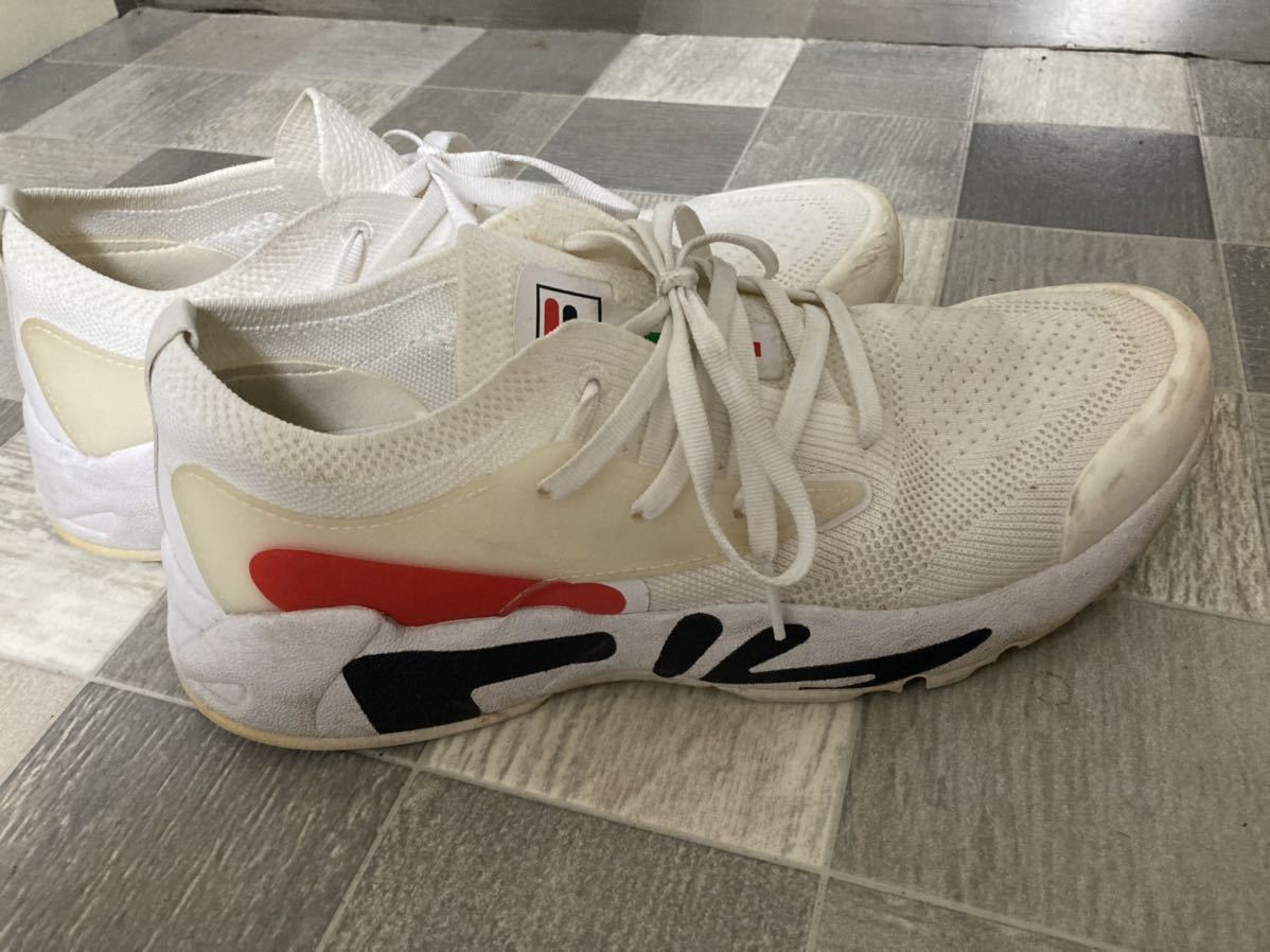 日本未発売 FILA フィラ スニーカー 白 ホワイト ロゴスニーカー 日本未発売 FILA フィラ スニーカー 白 ホワイト ロゴスニーカー