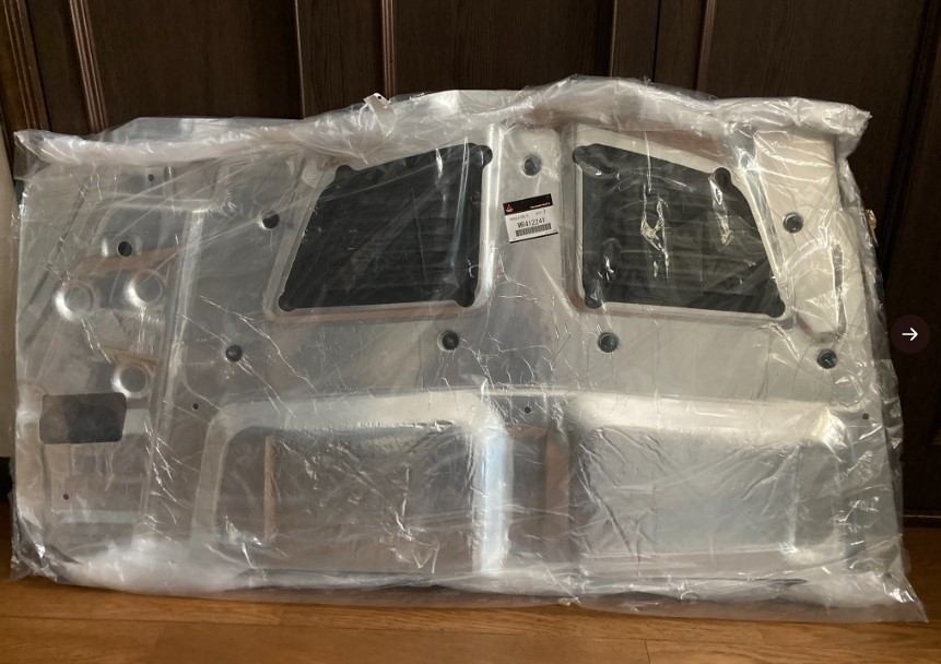 【三菱純正新品】 新品 エボ5 CP9A フード インシュレータ ボンネット 三菱純正新品】MITSUBISI 新品 ランサーエボリューション5 エボ5 CP9A