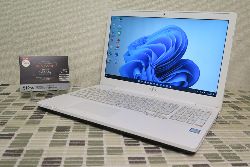 高速Core i7第6世代+メモリ8GB☆爆速新品SSD512GB】富士通 AH50/X 最新