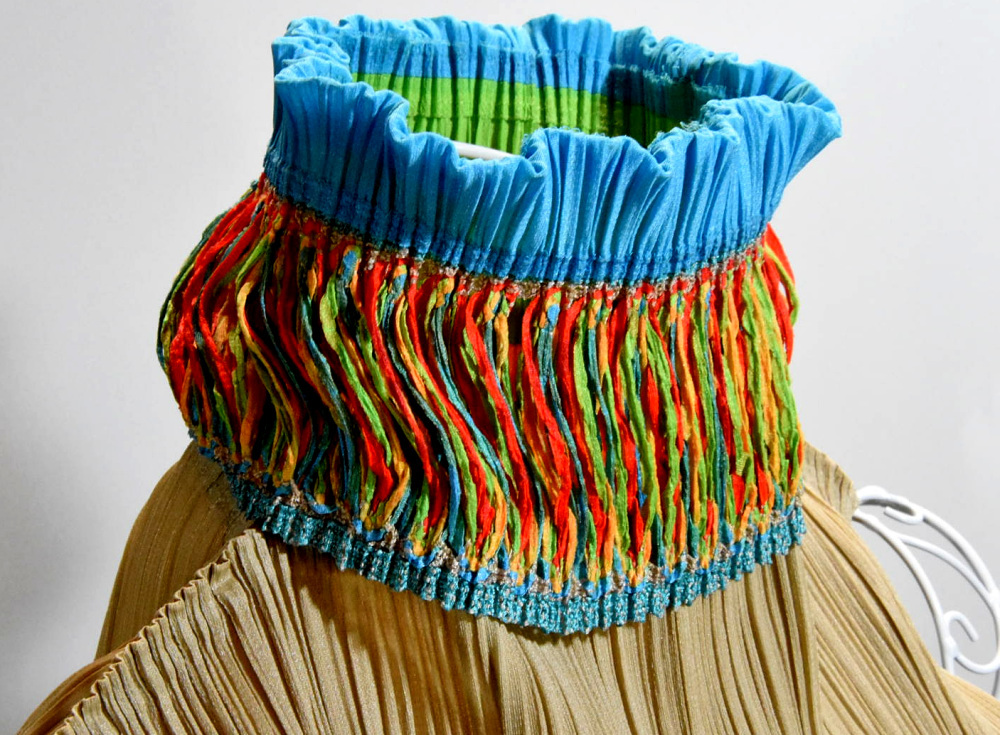 PLEATS PLEASE ベージュ タートルネック ③ PLEATS PLEASE Issey miyake 希少デザイン トップス 独特な