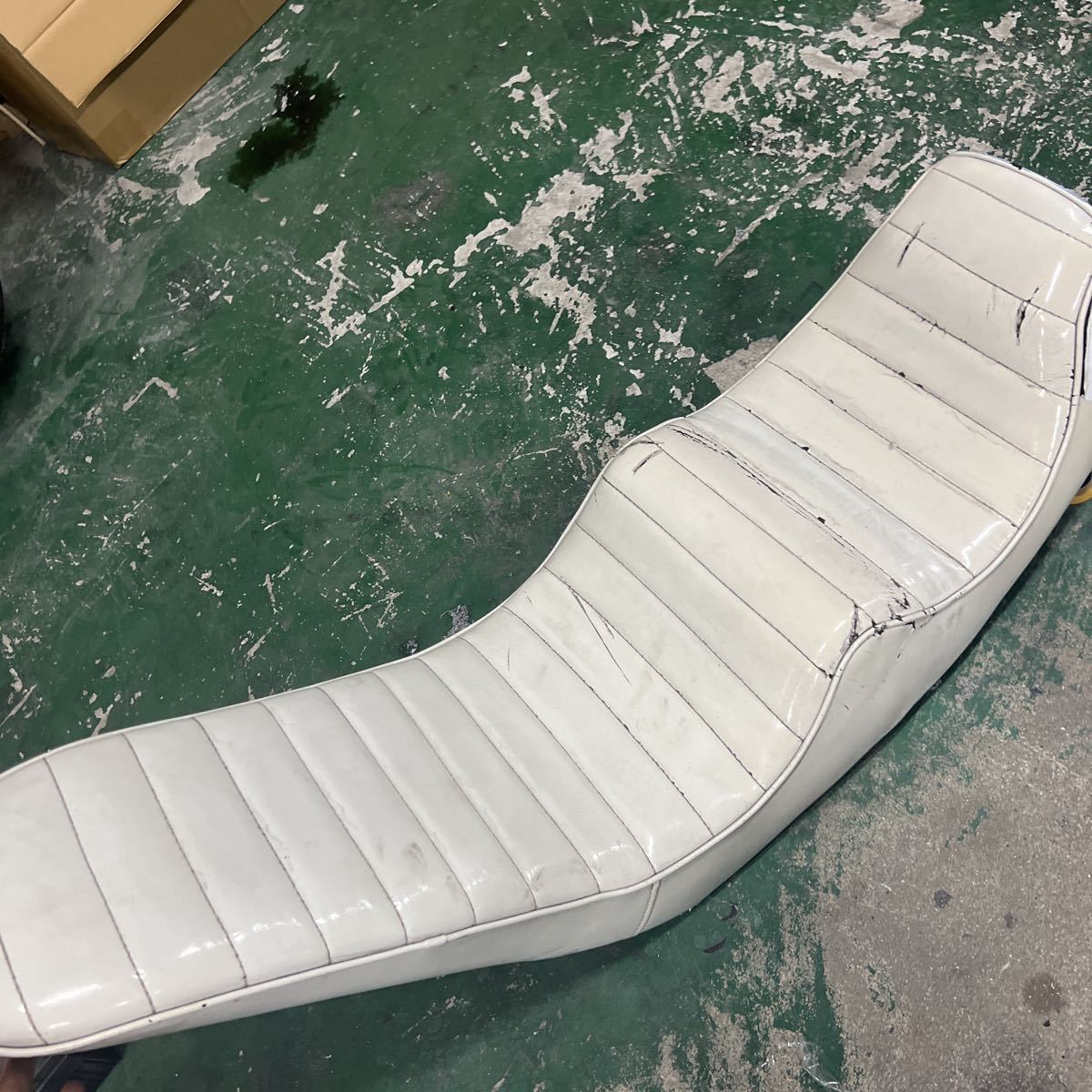 CBX400F 40cm シート 三段 三段シート cbx400f 公式通販 黒赤 エナメル