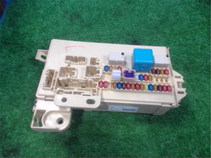 ダイハツ 純正 ムーブコンテ 《 L585S 》 ヒューズボックス P20500-22006950