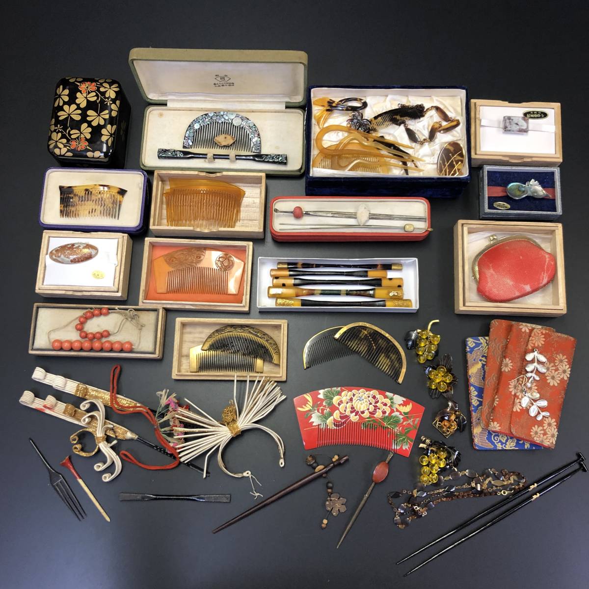 時代物　べっ甲　珊瑚　櫛　かんざし　いろいろ　まとめて【208-124#80】 かんざし 珊瑚 和装小物 髪留め セット 本べっ甲