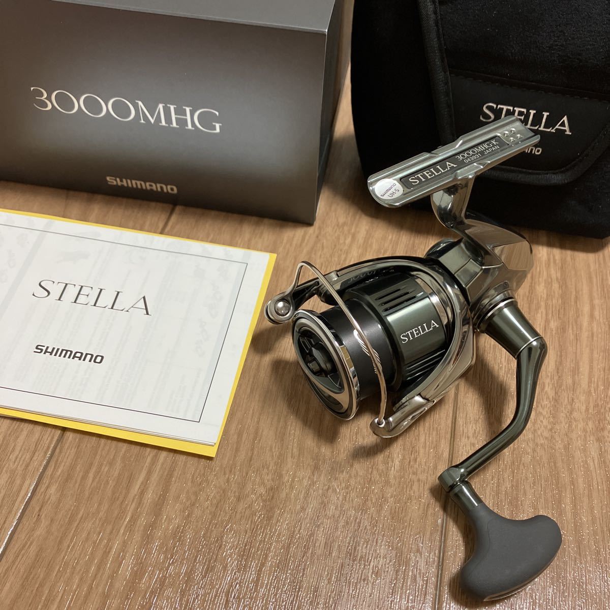 シマノ22ステラ3000MHG中古美品