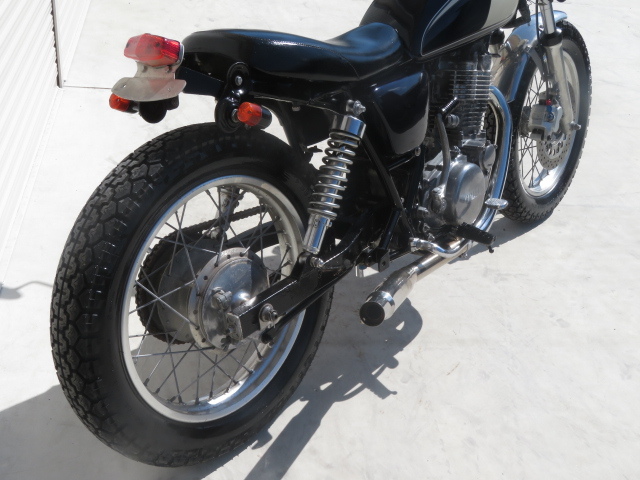 ヤマハ SR400 RH01J 2001年式 フルカスタム｜Y．J SR400 2007年式RH01J屋根下保管