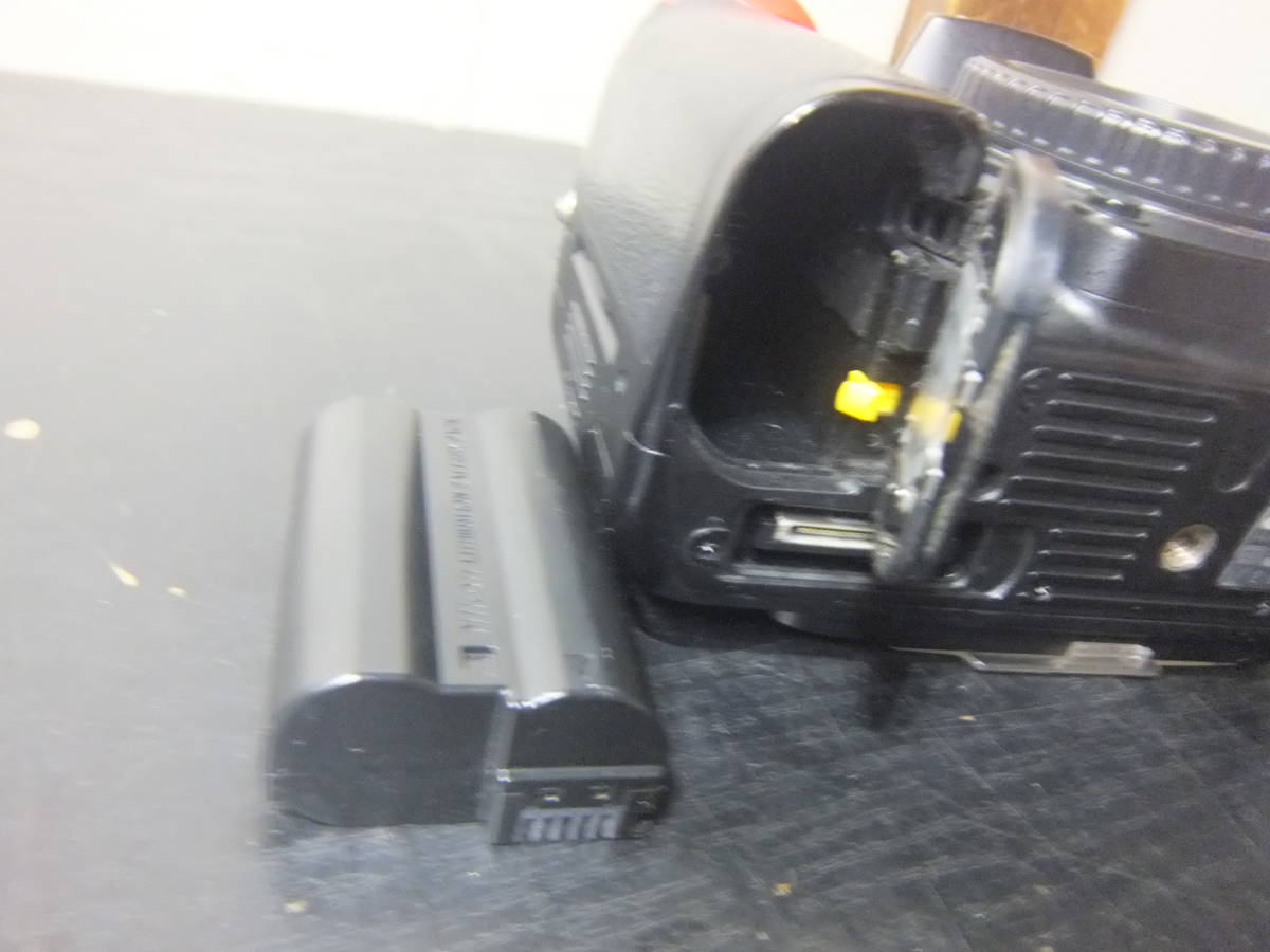 中古◆デジタル一眼レフ◆ニコン/Nikon◆D7000◆通電確認済 D70 Nikon ニコン [AF-S レンズキット 標準＆望遠レン