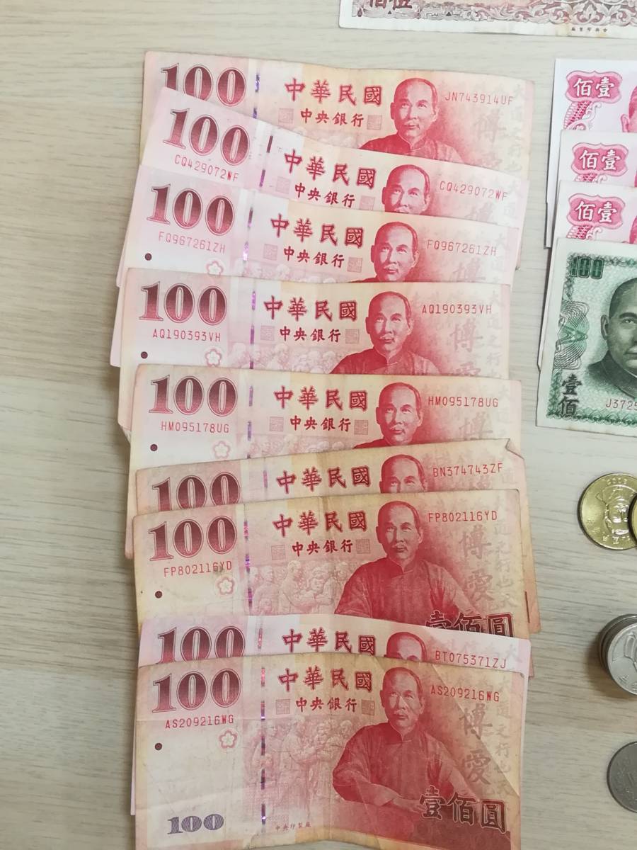 台湾ドル】2660ドル分 TWD 旧紙幣 硬貨 台湾ドル(世界)｜売買された