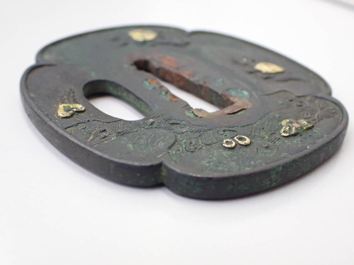 鍔 無銘 Zu 銘 鍔：秋草図 Tsuba:Akikusa 武田信玄 HANWEI ] 亀甲紋金象嵌