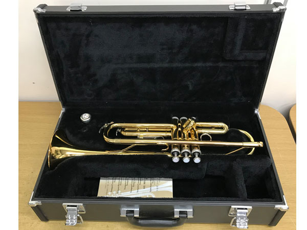  Sその他 YAMAHA ヤマハ トランペット YTR 2330 マウスピース ハードケース付 T19(本体)｜売買されたオークション情報、yahooの商品情報をアーカイブ公開 - オークファン 本体