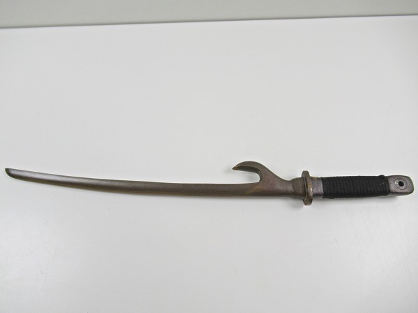 ◇[A106]時代物 兜割り 十手 鉄製 重量約669g 古武術 刀剣 捕具 武具