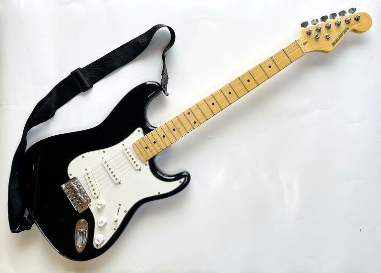 送料無料◎エレキギター selder ケース付き☆