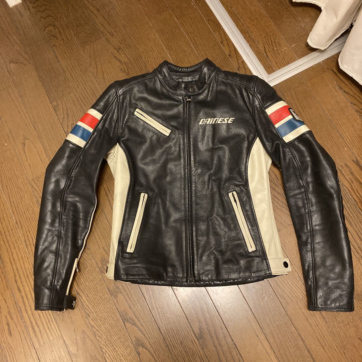 本物保証，人気SALE Dainese LOLA D1 LADY LEATHER JACKET PERFサイズ46 定価82 500円税込 ダイネーゼ(レザー)｜売買されたオークション情報、yahooの商品情報をアーカイブ公開 - オークファン 女性用
