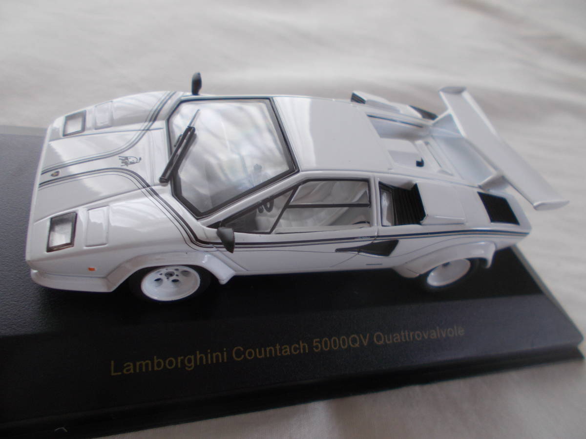 イクソ 1/43　ランボルギーニ カウンタック LP5000QV 　クアトロバルボーレ　白　ＩＸＯ 　LP500R