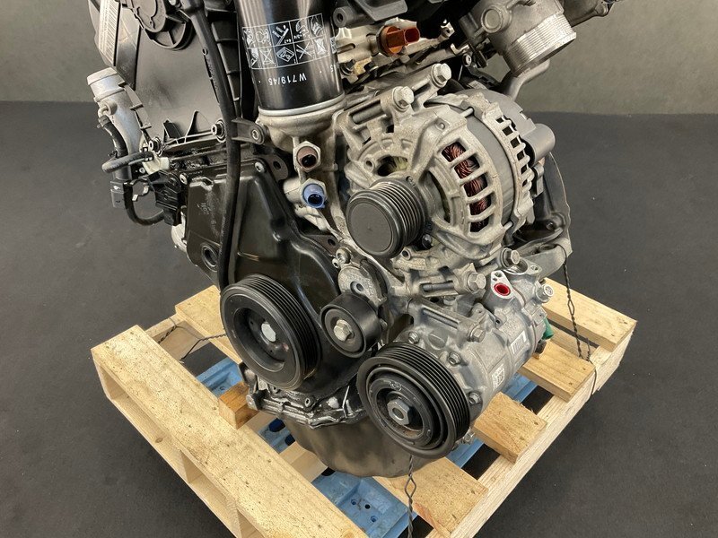 AU118 8K A4 2.0TFSI 後期 CDN エンジン 本体 タービン/補器類付