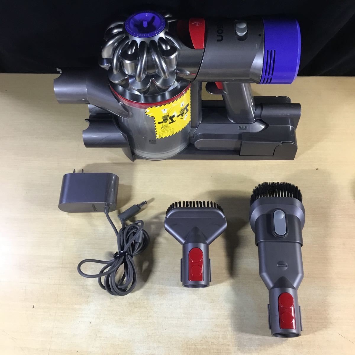 定番，品質保証 (101463) 【30日保証】dyson SV10 サイクロン式コードレスクリーナー 中古品