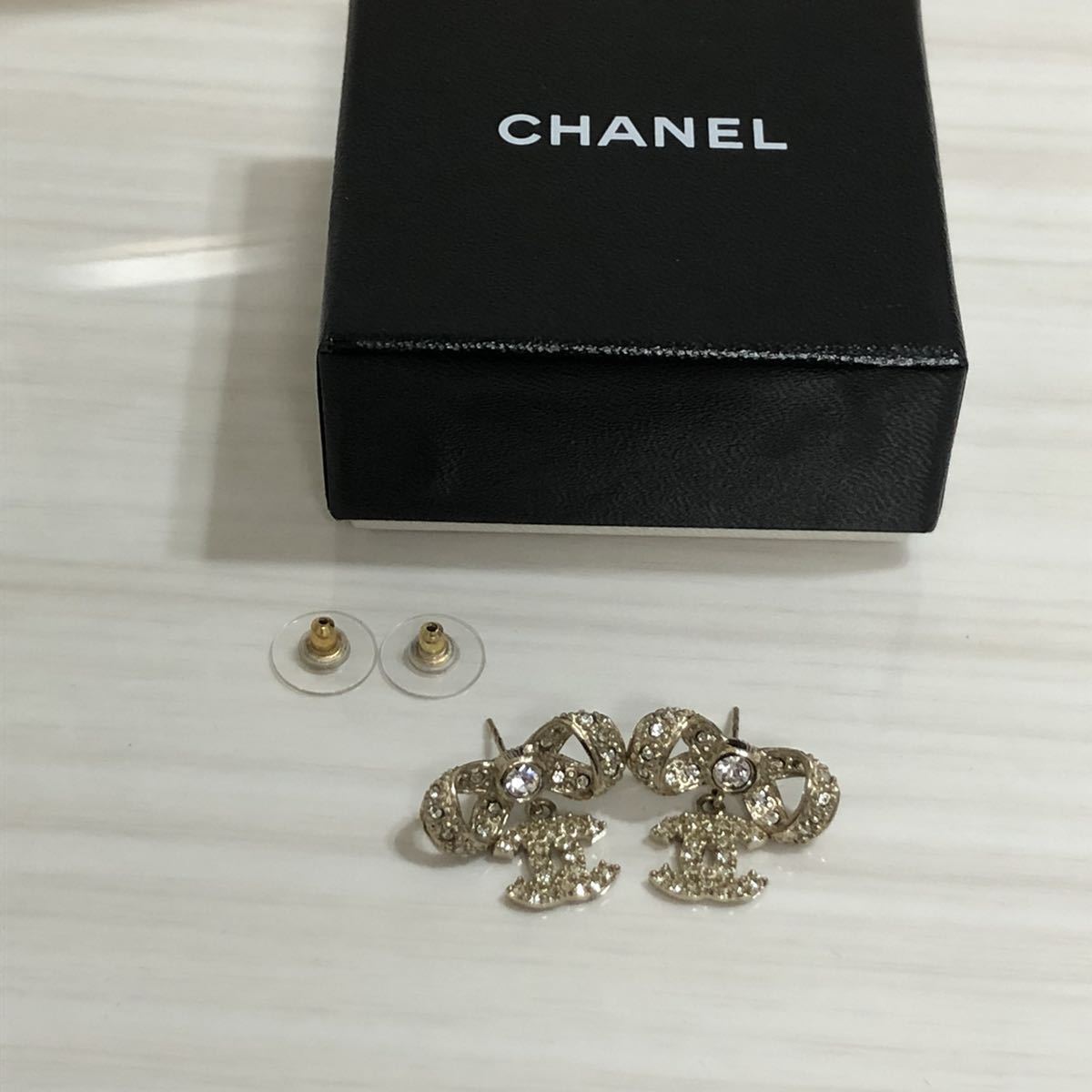 ココマーク CHANEL シャネル ピアス ラインストーン | リボンの買取 