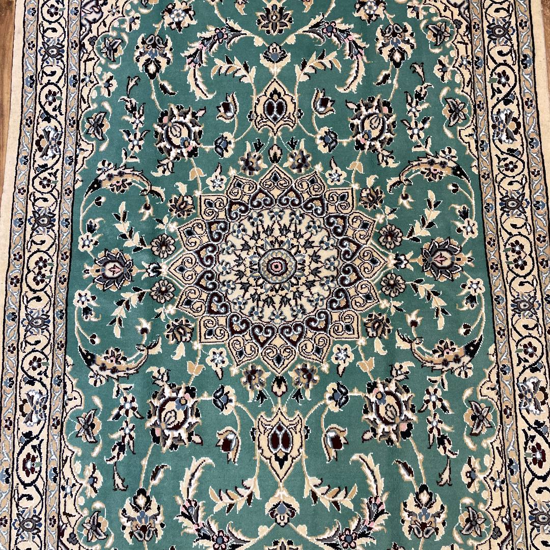 手織りペルシャ絨毯 中古 美品 ナイン産 195 x 118cm Ni189/A842