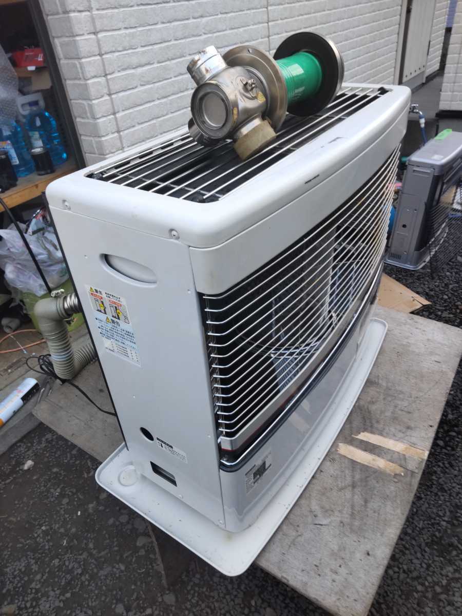 引き取り及び近郊配達限定出品！コロナFF石油ストーブ2014年式品