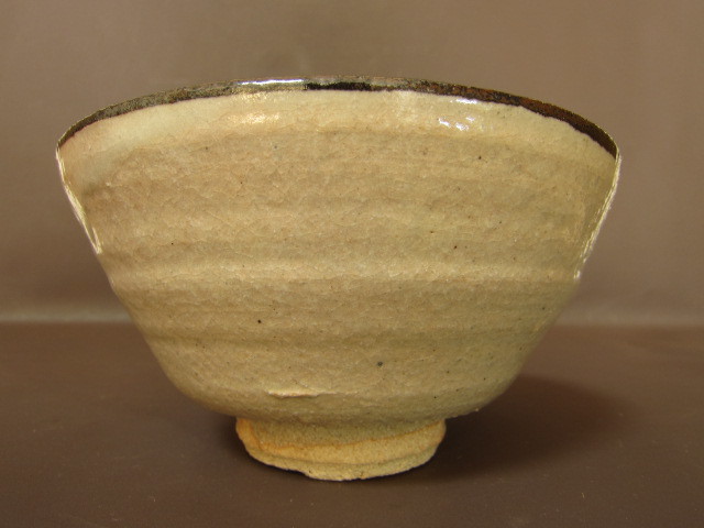新作，定番人気 某家茶具放出品！唐津茶碗 表千家十三代 即中斎 花押 ☆236