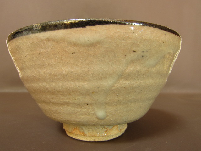 新作，定番人気 某家茶具放出品！唐津茶碗 表千家十三代 即中斎 花押 ☆236